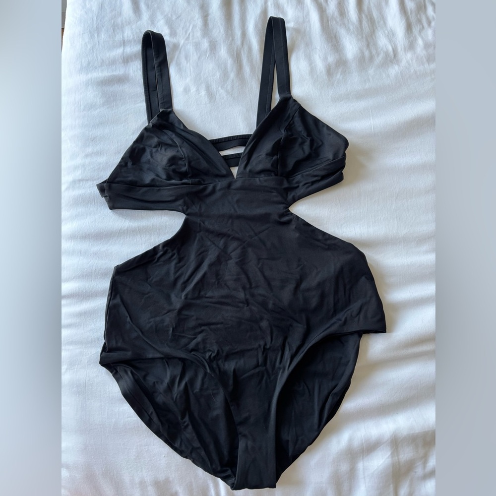 PRE-OWNED 2018 Vitamin A Ava Black Cutout One Piece Swimsuit | M
